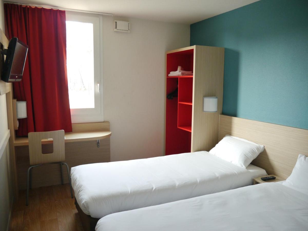 Kyriad Direct Mont De Marsan - St Avit Saint-Avit  Exterior photo