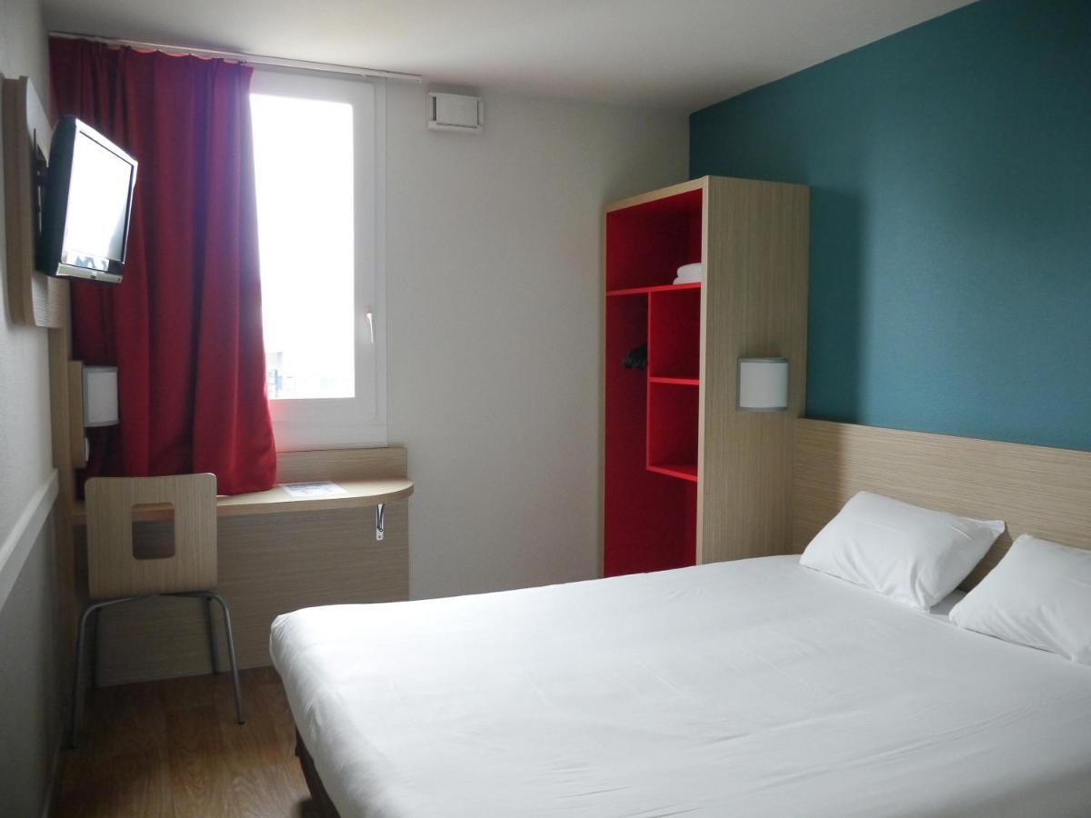 Kyriad Direct Mont De Marsan - St Avit Saint-Avit  Exterior photo
