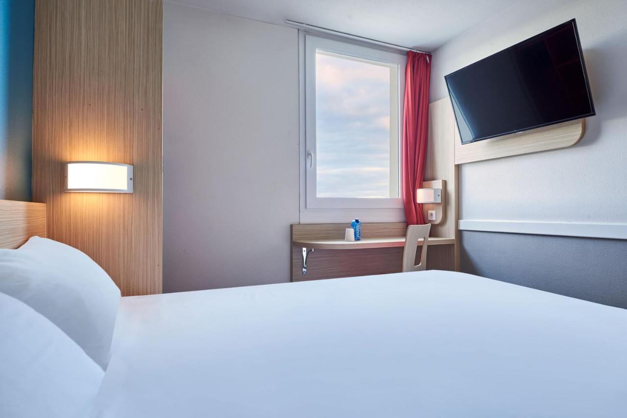 Kyriad Direct Mont De Marsan - St Avit Saint-Avit  Exterior photo