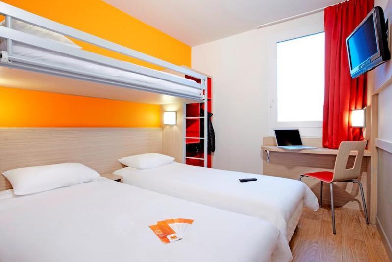 Kyriad Direct Mont De Marsan - St Avit Saint-Avit  Exterior photo